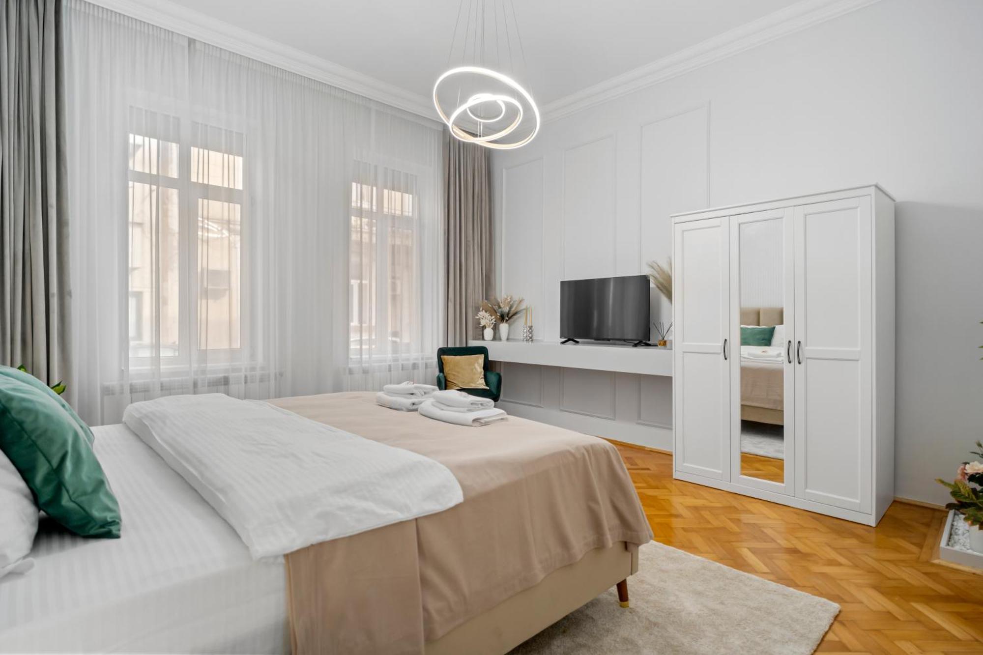 Zen Central Apartment With Self Check-In & Private Parking * Bucureşti